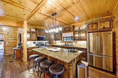 Kitchen - 225 Stevens Rd, Broken Bow, OK 74728 photo 1 of 3