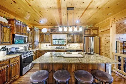 Kitchen - 225 Stevens Rd, Broken Bow, OK 74728 photo 3 of 3