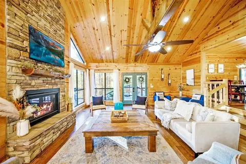 Living - 225 Stevens Rd, Broken Bow, OK 74728 photo 3 of 3