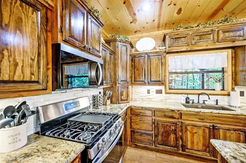 Kitchen - 225 Stevens Rd, Broken Bow, OK 74728 photo 2 of 3