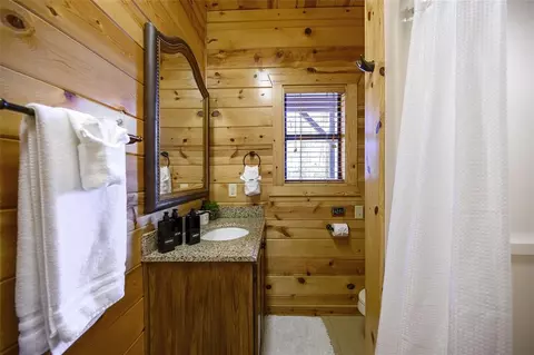 Bath - 225 Stevens Rd, Broken Bow, OK 74728 photo 6 of 6