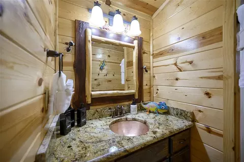 Bath - 225 Stevens Rd, Broken Bow, OK 74728 photo 5 of 6