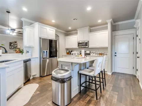 Kitchen - 763 S Sara Rd, Tuttle, OK 73089 photo 2 of 6