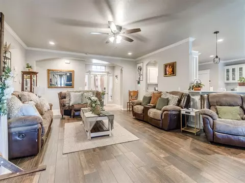 Living - 763 S Sara Rd, Tuttle, OK 73089 photo 3 of 4