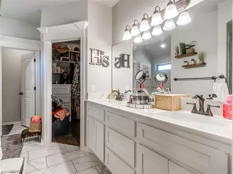 Bath - 763 S Sara Rd, Tuttle, OK 73089 photo 5 of 7