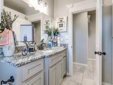 Bath - 763 S Sara Rd, Tuttle, OK 73089 photo 3 of 7