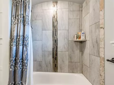 Bath - 763 S Sara Rd, Tuttle, OK 73089 photo 3 of 6