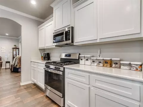 Kitchen - 763 S Sara Rd, Tuttle, OK 73089 photo 4 of 6