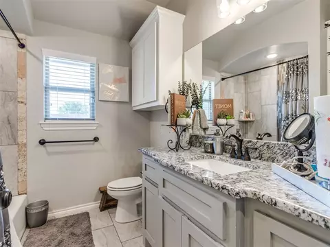 Bath - 763 S Sara Rd, Tuttle, OK 73089 photo 1 of 7