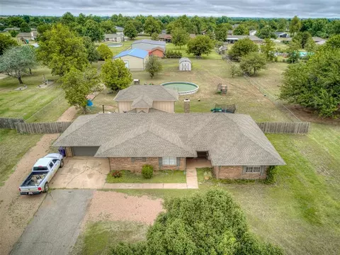 1725 NW Washington Ave, Piedmont, OK 73078