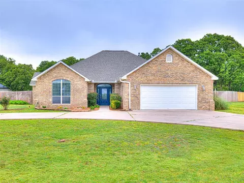 101 Huntington Ct, Shawnee, OK 74801
