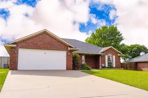 321 Peggy Dr, Elk City, OK 73644