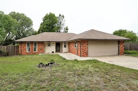 15375 Arrowhead Dr, Yukon, OK 73099