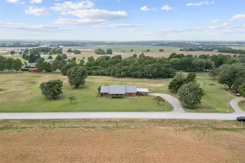 415 SE Chisholm Trail Rd, Minco, OK 73059