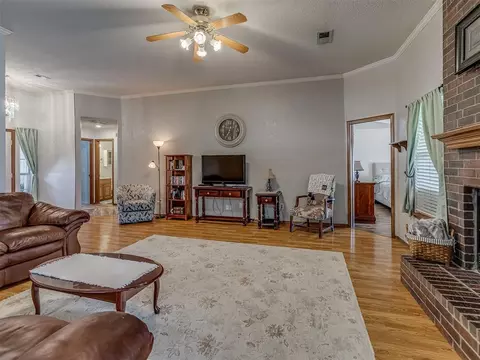 Living - Undisclosed, Moore, OK 73160 photo 3 of 3
