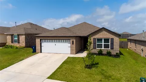 9701 Laredo Ln, Yukon, OK 73099