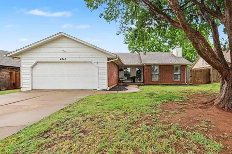 2213 Tracys Ter, Edmond, OK 73013