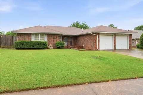 1332 NE 19th Pl, Moore, OK 73160