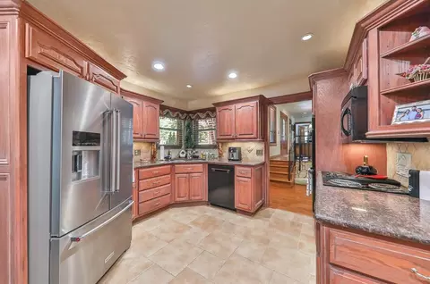 1924 Skylark Ct, Edmond, OK 73034