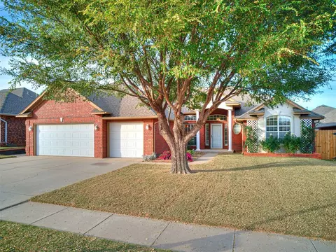 1809 Parkway Dr, Moore, OK 73160