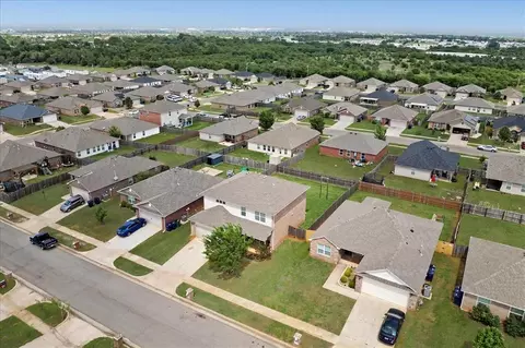 View/Area - 9616 Eli Dr, Moore, OK 73160 photo 3 of 4