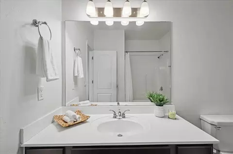 Bath - 9616 Eli Dr, Moore, OK 73160 photo 3 of 7