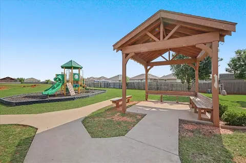 View/Area - 9616 Eli Dr, Moore, OK 73160 photo 4 of 4