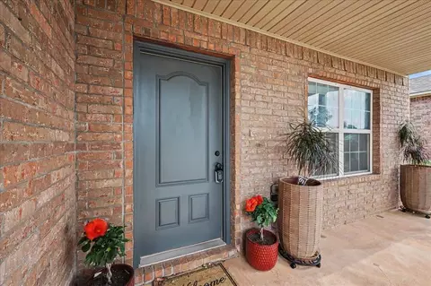 9616 Eli Dr, Moore, OK 73160