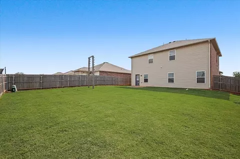Exterior - 9616 Eli Dr, Moore, OK 73160 photo 3 of 4