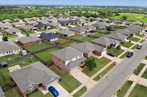 View/Area - 9616 Eli Dr, Moore, OK 73160 photo 2 of 4
