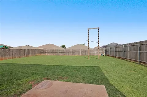 Exterior - 9616 Eli Dr, Moore, OK 73160 photo 2 of 4