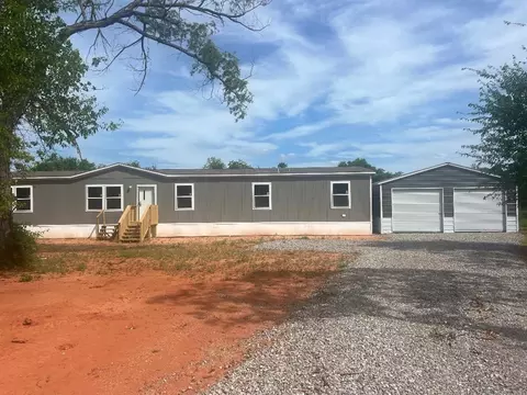 8001 London Dr, Noble, OK 73069