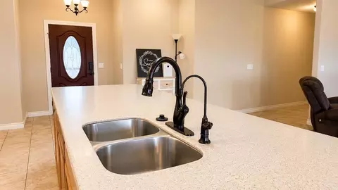Kitchen - 3101 White Tail Dr, Altus, OK 73521 photo 2 of 6