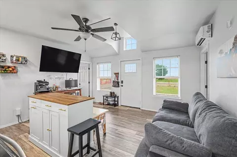 8955 N Highway 74 St, Crescent, OK 73028