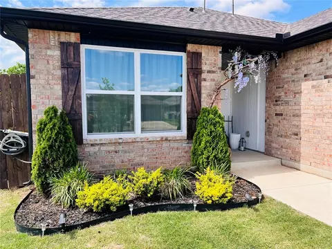 11428 SW 12th St, Yukon, OK 73099