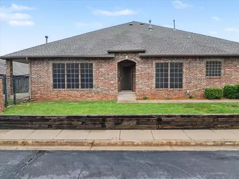 1641 Laurel Dr, Edmond, OK 73003