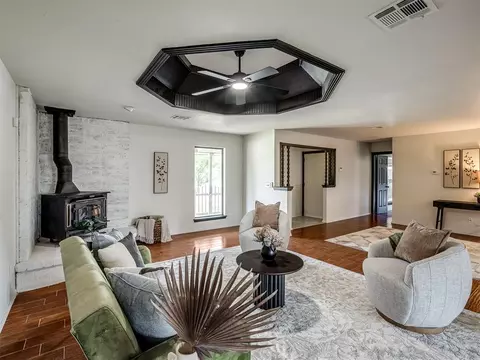 901 NE 6th St, Moore, OK 73160