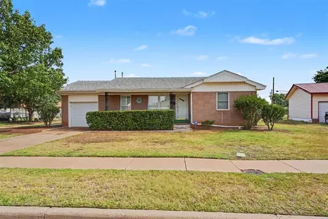 1213 Karen Dr, Altus, OK 73521