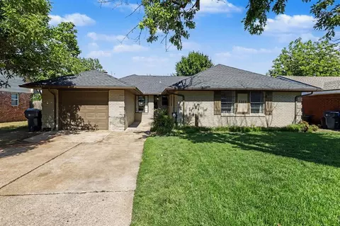 5904 N College St, Warr Acres, OK 73122