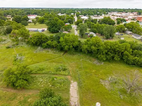 6 Th St, Prague, OK 74864