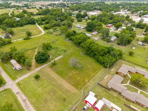 6 Th St, Prague, OK 74864 photo 3