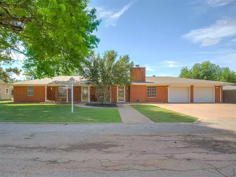 703 W Adams St, Crescent, OK 73028
