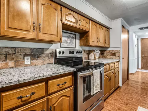 Kitchen - 2031 Kens Cir, Crescent, OK 73028 photo 1 of 4