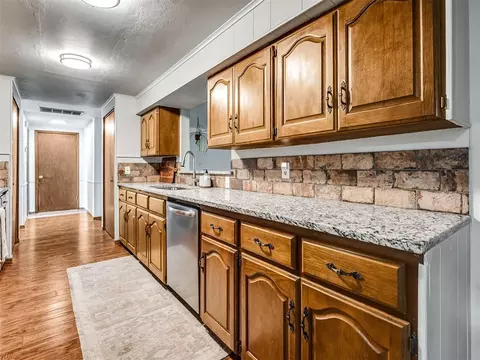 Entry Way - 2031 Kens Cir, Crescent, OK 73028 photo 2 of 4