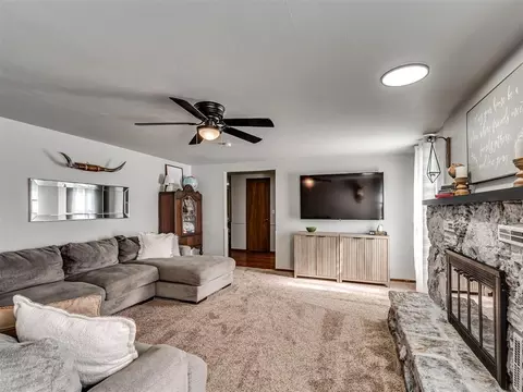 Living - 2031 Kens Cir, Crescent, OK 73028 photo 4 of 5