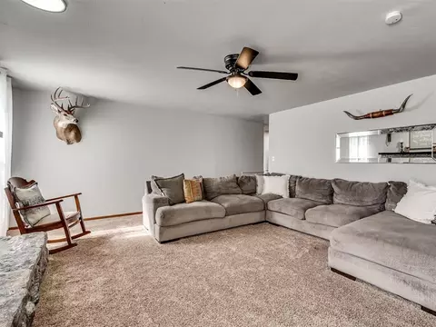 Living - 2031 Kens Cir, Crescent, OK 73028 photo 3 of 5