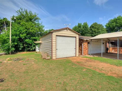 Exterior - 2031 Kens Cir, Crescent, OK 73028 photo 9 of 10
