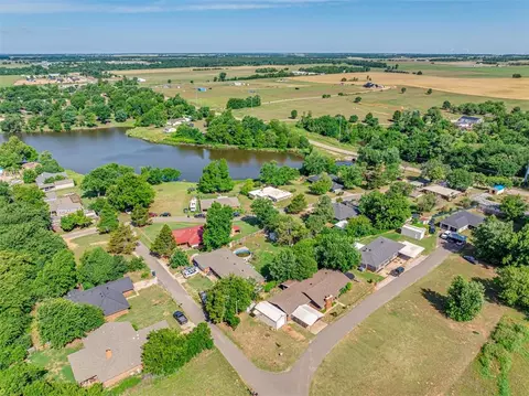 View/Area - 2031 Kens Cir, Crescent, OK 73028 photo 3 of 5