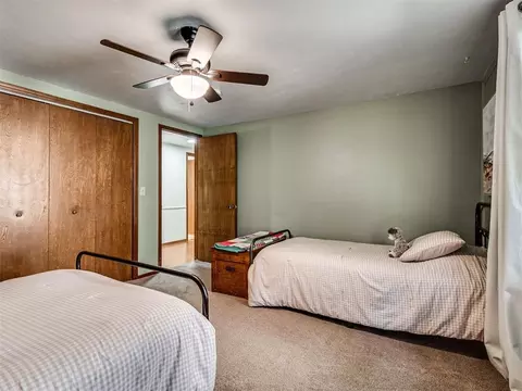 Bedroom - 2031 Kens Cir, Crescent, OK 73028 photo 6 of 8