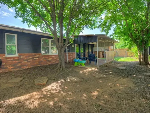 Exterior - 2031 Kens Cir, Crescent, OK 73028 photo 7 of 10